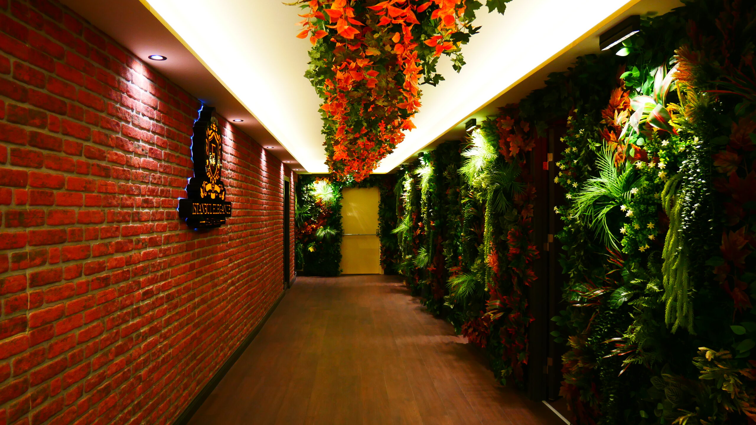 Rahatlatıcı masaj ve spa deneyimini simgeleyen huzurlu ve lüks detaylar.