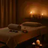 Loş ışıklı spa odasında masaj masası, mum ışığı ve aromaterapi aksesuarları